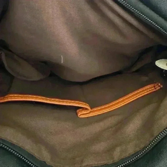 Hemazhudfan Medium Size Vinyl Purse - Picture 6 of 6